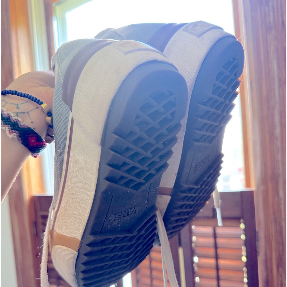 Vans - Picture 3 of 7